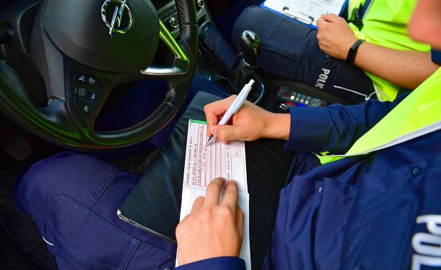 Nie miał prawa jazdy i licencji, ale woził... pasażerów 