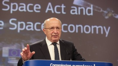 "Nie możemy walczyć z Putinem ze skrępowanymi rękami". Komisarz UE gorzko o USA