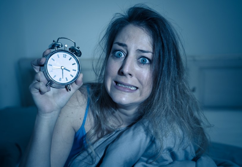 Nie możesz zasnąć? Nie patrz na zegarek! Tak mówią naukowcy /123RF/PICSEL
