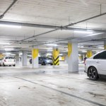 Nie możesz znaleźć auta na parkingu? Przyłóż kluczyk do głowy, działa