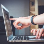 Nie musisz stać w kolejkach. Jakie opłaty można załatwić całkowicie online?