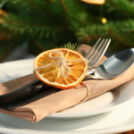 Nie nakrywaj stołu w ten sposób. Możesz ponieść poważne konsekwencje