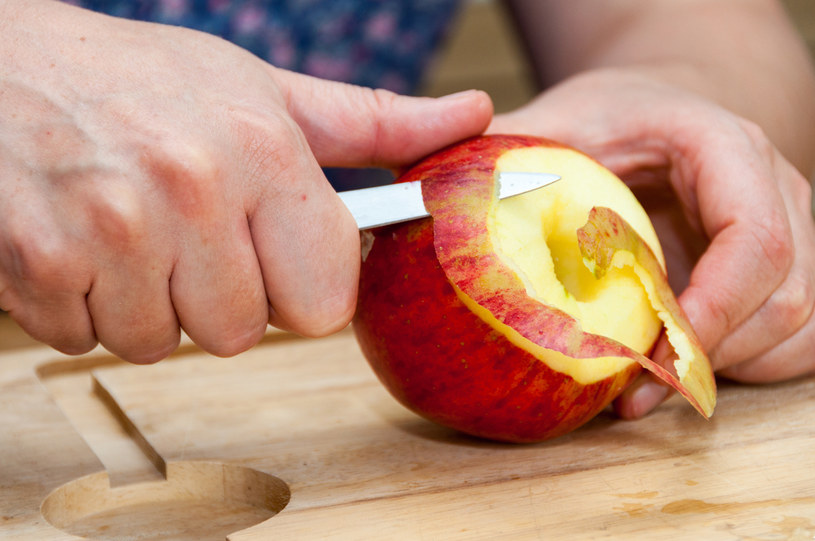 Nie obieraj! Zjedz jabłko razem ze skórką /123RF/PICSEL