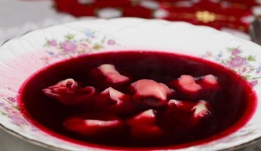 Nie ocet i nie cytryna. Tylko jeden składnik sprawia, że barszcz jest głęboko czerwony i klarowny