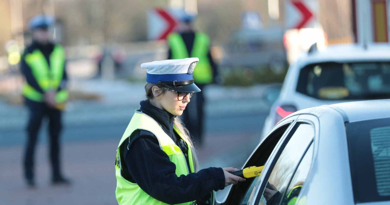 Nie odpowiesz policjantowi? Narazisz się na bardzo wysoki mandat. /PIOTR JEDZURA/REPORTER /East News