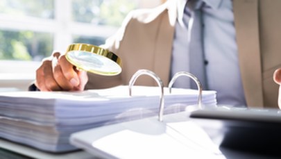 Nie ogłosił upadłości firmy. Teraz usłyszał 97 zarzutów oszustwa  