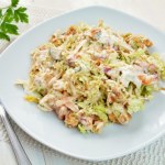 Nie paszteciki i nie pierogi. Mięso z rosołu dorzucam do sałatki, jest lepsza niż gyros, świetna do pracy