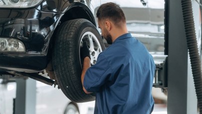 Nie patrz na kalendarz. Termometr powie ci, kiedy zmienić opony