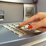 Nie przepłacaj za korzystanie z bankomatu
