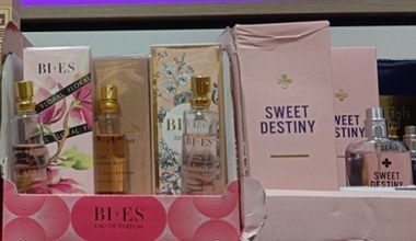 Nie przepłacaj za perfumy! Te zamienniki kupisz teraz w Biedronce za grosze.