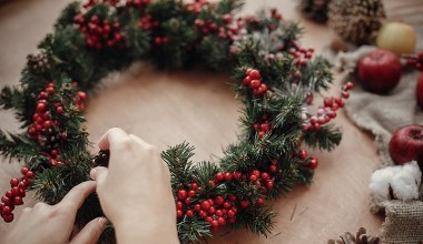 Nie przepłacaj. Zrób własny wieniec bożonarodzeniowy