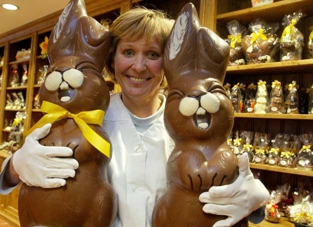 Nie przesadź - 100 g.czekolady to 500 kalorii! /AFP