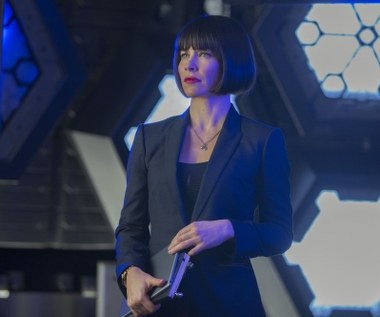 - Nie przygotowywałam się jakoś specjalnie, taka po prostu jestem. Lubię być fit i dbać o kondycję. Nie jestem z tych aktorów, którzy zatrudniają trenera personalnego czy dietetyka i przechodzą na ostrą dietę. Po prostu musiałam nabyć pewnych nowych umiejętności jak boks, o którym nie miałam wcześniej większego pojęcia. Tak naprawdę to nigdy nikogo wcześniej nie uderzyłam - wyznaje aktorka.

 