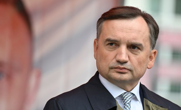 "Nie przysłał zwolnienia". Czy Zbigniew Ziobro zostanie w poniedziałek przesłuchany?