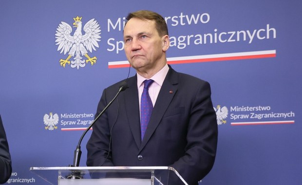 "Nie przywiózł dwóch uciekinierów". Sikorski o Nawrockim i jego wizycie na Węgrzech