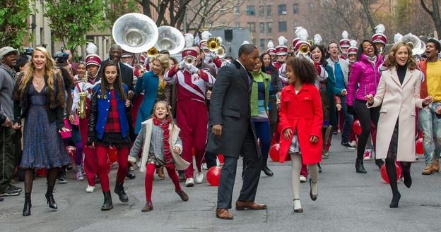 Nie Quvenzhané Wallis ani Jamie Foxx, ale Cameron Diaz jest najjaśniejszym punktem filmu "Annie" /materiały dystrybutora