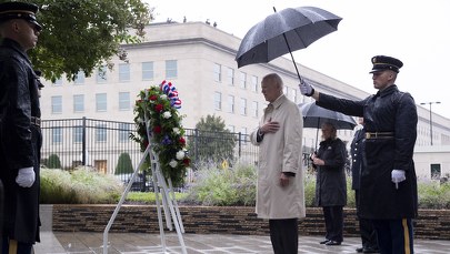 "Nie spoczniemy, nie zapomnimy, nie poddamy się". Biden w 21. rocznicę zamachów z 11 września