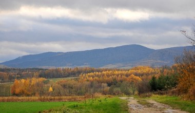 Nie Tatry i nie Bieszczady. Ta beskidzka perełka zachwyca w jesiennej odsłonie 