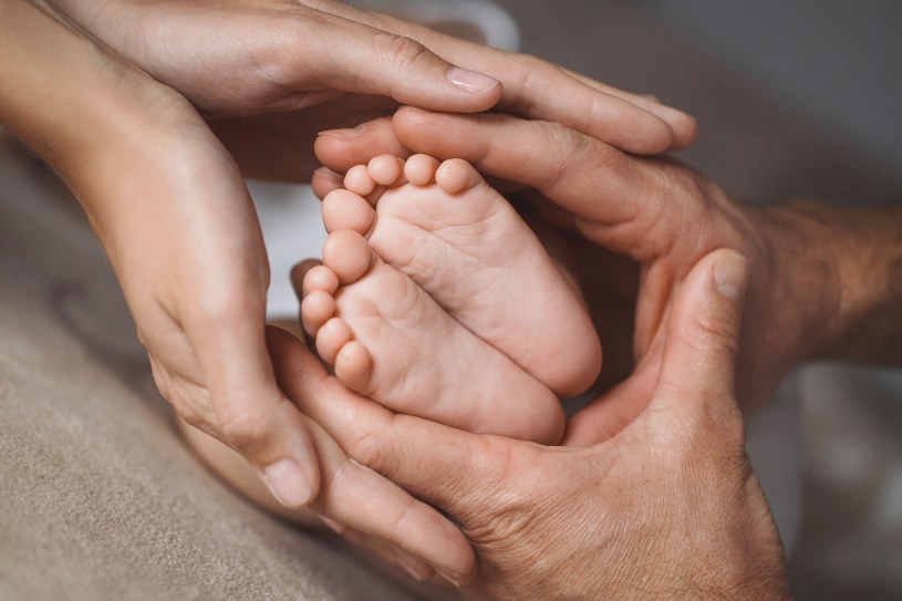 Nie trzeba czekać do narodzin dziecka - wyniki testu na ojcostwo można poznać wcześniej /123RF/PICSEL