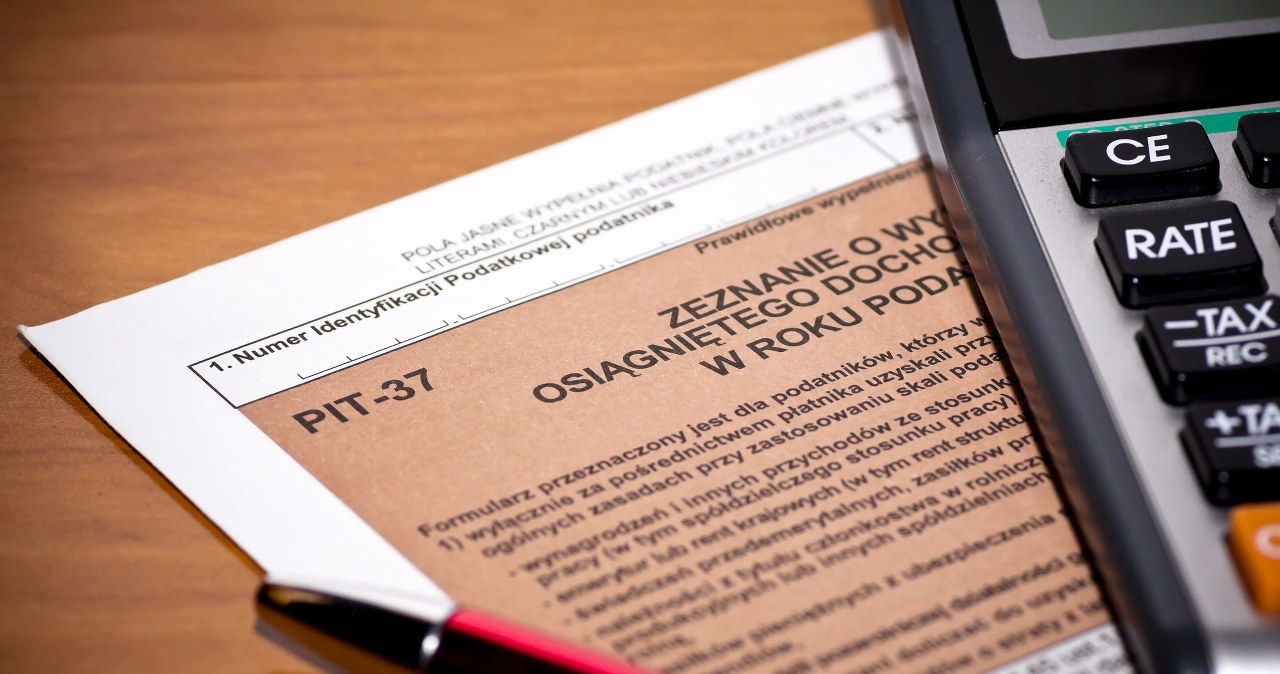 Nie trzeba już wypełniać papierowych formularzy. W tej chwili deklarację PIT można złożyć online. /123RF/PICSEL