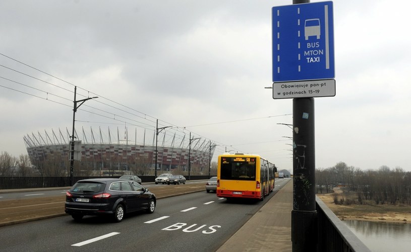 Nie tylko autobusy mogą jeździć buspasami /Jan Bielecki /East News