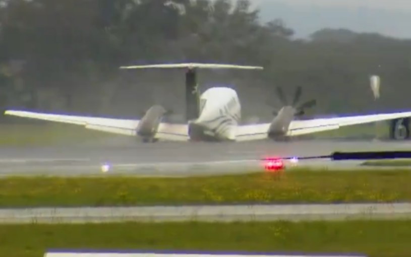 Nie tylko Boeing. Beechcraft King Air B200 ląduje bez podwozia