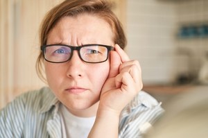 Nie tylko bóle głowy. Jeśli się pojawiły, coś nie tak dzieje się z oczami