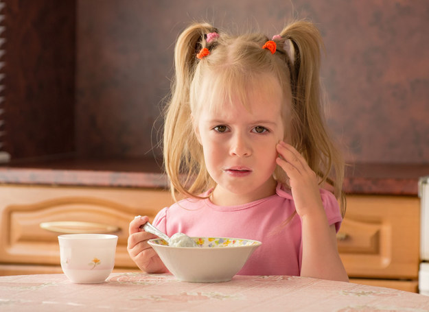 Nie tylko dzieci miewają problemy z apetytem /123RF/PICSEL