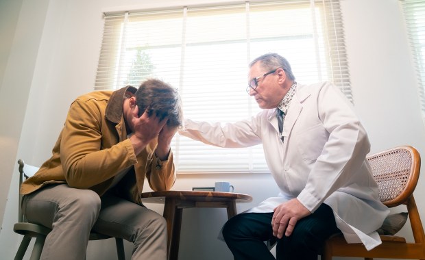 Nie tylko lęk i obniżony nastrój. Kiedy i dlaczego warto udać się psychiatry? 