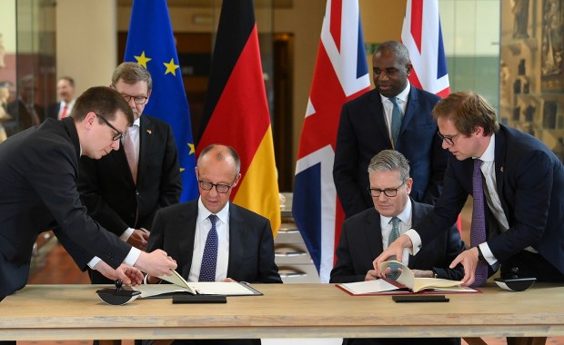 Nie tylko migracja. Starmer i Merz podpisali traktat