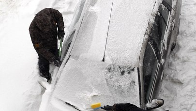 Nie tylko odśnieżanie auta. O czym każdy kierowca musi pamiętać zimą?