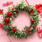 Nie tylko pod sufitem. Zrób te dekoracje z jemioły, a goście nie wyjdą z zachwytu