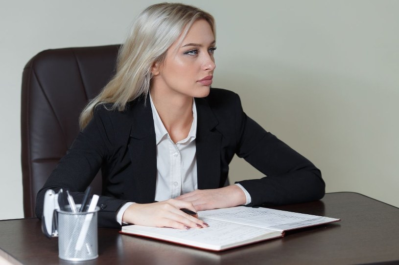 Nie tylko pracownicy kłamią na rozmowie o pracę. Uważaj na te słowa