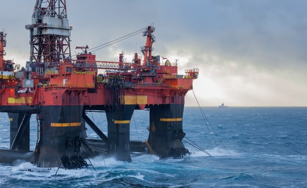 Nie tylko Rosja. Oni też bogacą się na wojnie USA-Iran