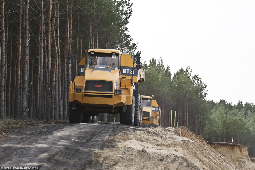 Nie tylko w Polsce budowa dróg sprawia trudności /Piotr Jędzura /Reporter