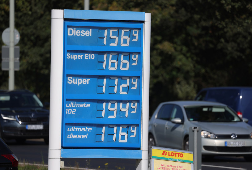 Nie tylko w Polsce ceny paliw uderzają w kierowców. Mimo wszystko, siła nabywcza Niemców jest znacznie większa niż Polaków /Getty Images