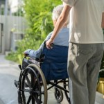 Nie tylko wózek inwalidzki. Ten sprzęt dla seniorów także można wypożyczyć