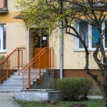 Nie tylko zimą możesz zarobić spory mandat za chodnik. Oto co musisz zrobić