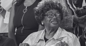 Nie ustąpiła miejsca w autobusie, wywołała falę. Nie żyje Claudette Colvin