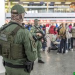 lotnisko Nie uwierzysz, co miała napisane na czole. Kosztowny żart 29-latki na Okęciu