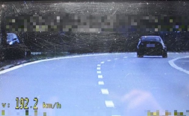 Nie uwierzysz, jak tłumaczył się policji. 19-latek pędził bmw przez centrum miasta