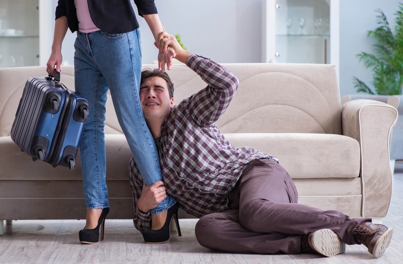 Nie wahaj się uciekać z relacji, w której partner funduje ci ciągłe huśtawki emocjonalne /123RF/PICSEL