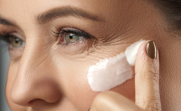 Nie walcz z upływem czasu – przedłuż młodość. Skóra w nowej odsłonie