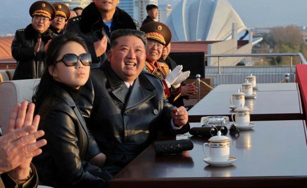 Nie wiadomo, ile ma lat. Tajemnicza córka Kim Dzong Una ma przejąć władzę