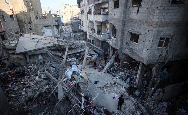 Nie widać końca horroru. Na Strefę Gazy spadły kolejne bomby