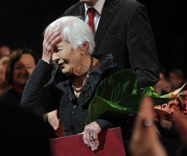 "Nie wiem, co się dzieje. Bo im jestem starsza, tym więcej mam adoratorów. Siwa jestem jak gołąbek. Wieku nie ukryję. Może to chodzi o moje wnętrze, część młodości, która się nie przedawniła" - wyznała w jednym z wywiadów Danuta Szaflarska.