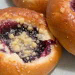 drożdżówka Nie wiesz, co zrobić z czereśni? Te drożdżówki będą strzałem w dziesiątkę
