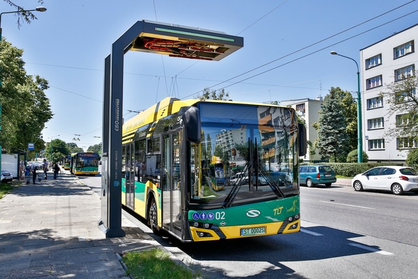 Nie wszyscy wiedzą, że Polska jest jednym z największych producentów elektrycznych autobusów w Europie /Tomasz Kawka /East News