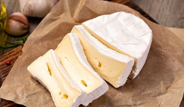 Nie wszyscy wiedzą, że ten ser to świetne wsparcie dla zdrowia kości i zębów. Poprawia też samopoczucie  