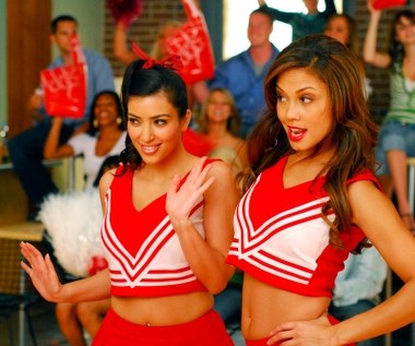 Nie wszyscy wiedzą, że "znana z tego, że jest znana" Kim Kardashian ma na koncie aktorskie występy. Z okazji 35. urodzin celebrytki przypominamy jej ekranową karierę.

Kinowym debiutem Kim Kardashian był występ w parodii filmów katastroficznych "Totalny kataklizm" (2008). Celebrytce towarzyszyła na ekranie inna debiutantka -  Vanessa Minnillo (P).

Kardashian nie czekała długo na pierwsze wyróżnienie - za swój ekranowy debiut otrzymała nominację do Złotej Maliny.
